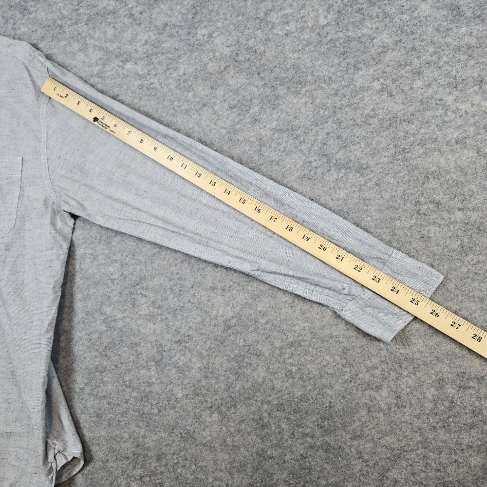 Levi's Gray Button Up Shirt‎ Size XL Long Sleeve Cotton Blend Lightweight SPOT
